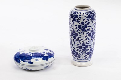 Lot 432 - A Chinese blue and white tong pin vase,...