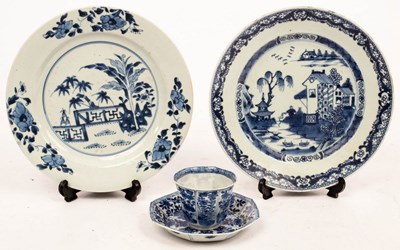 Lot 495 - A Chinese blue and white tea bowl and saucer,...