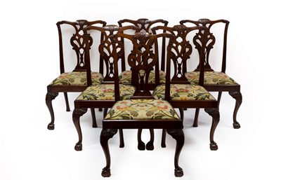 Lot 770 - A set of six Chippendale style mahogany splat...