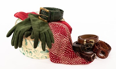Lot 7 - Mulberry, a pair of green suede gloves, lined,...