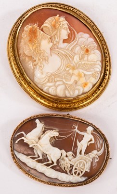 Lot 11 - A large 19th Century shell cameo brooch,...