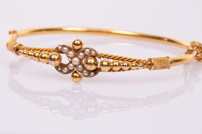 Lot 41 - A 9ct yellow gold and seed pearl hinged bangle...