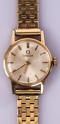 Lot 114 - A lady's 14ct gold cased Omega wristwatch, the...