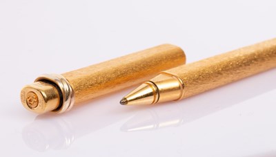 Lot 121 - A gold plated pen by Le Must de Cartier,...