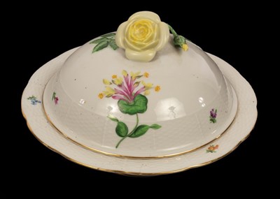 Lot 212 - A Herend circular vegetable dish and cover...