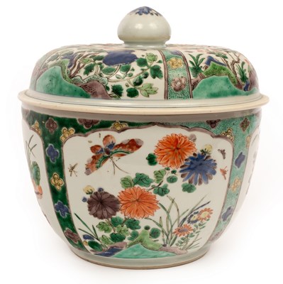 Lot 287 - A Chinese famille verte deep bowl and cover,...