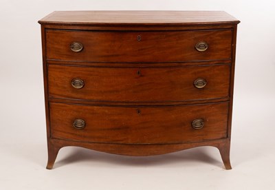 Lot 602 - An early 19th Century mahogany chest of three...