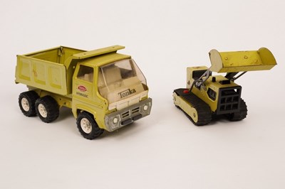 Lot 970 - A 1970s Tonka hydraulic dump truck model 2585...