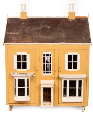 Lot 971 - An early 20th Century large doll's house of...