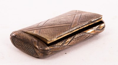 Lot 127 - A George III silver snuff box, WE, London 1806,...