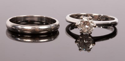 Lot 166 - A diamond solitaire ring, the brilliant cut...