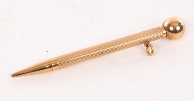 Lot 171 - A 9ct yellow gold propelling pencil, M...