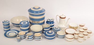 Lot 277 - A TG Green Cornishware bread crock and cover,...