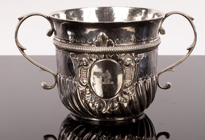 Lot 360 - A George I silver porringer, Thomas Mason,...