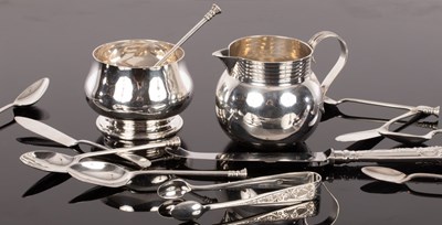 Lot 372 - A silver cream jug, London 1908, with reeded...