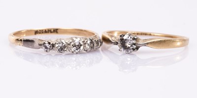 Lot 406 - A diamond five-stone ring, the graduated...