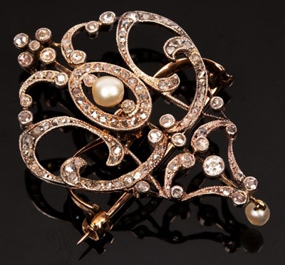 Lot 415 - An Edwardian diamond and pearl pendant/brooch...