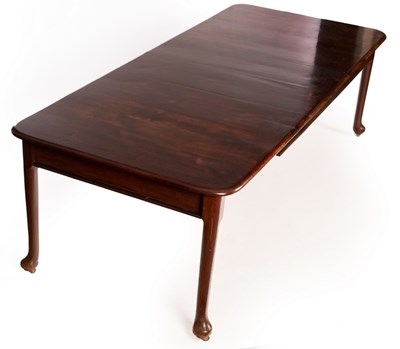 Lot 536 - A mahogany extending dining table fitted two...