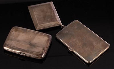 Lot 32 - A silver and silver gilt cigarette case,...