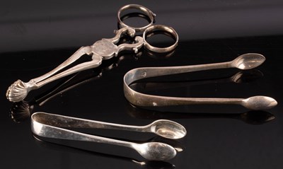 Lot 36 - A pair of Georgian silver sugar nips, James...