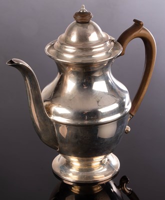 Lot 38 - A silver coffee pot, Elkington & Co,...