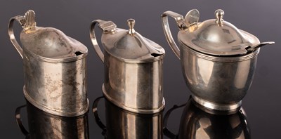 Lot 42 - A George IV oval silver mustard pot, London...