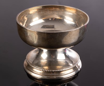 Lot 62 - An Edwardian silver pedestal bowl, Thomas...