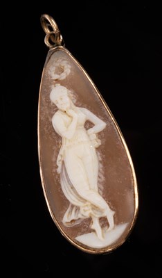 Lot 136 - A pear-shaped cameo depicting a Classical...