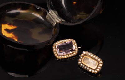 Lot 137 - Two Victorian brooches and a tortoiseshell box