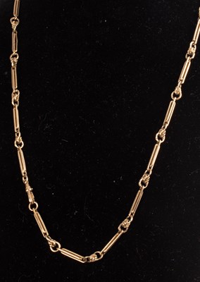 Lot 157 - A 9ct gold watch chain of baton type links,...