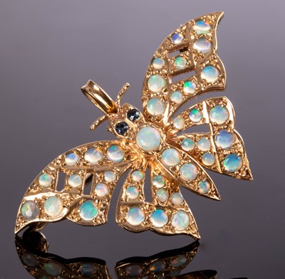 Lot 159 - A 9ct gold butterfly pendant/brooch with...