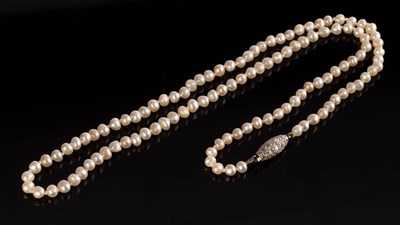 Lot 170 - A single row pearl necklace, the graduated row...