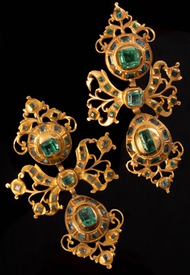 Lot 177 - A pair of Iberian emerald ear pendants, set in...