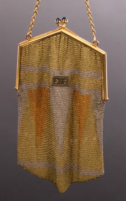 Lot 178 - A tri-colour 9ct gold chainmail purse,...