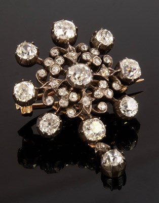 Lot 192 - A Victorian diamond snowflake brooch/pendant,...