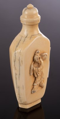 Lot 415 - A Chinese ivory snuff bottle, Qing Dynasty, of...