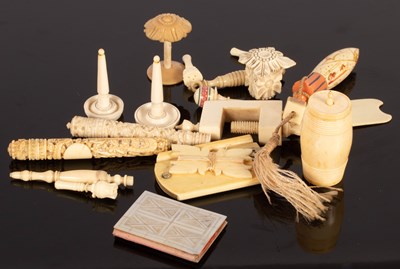 Lot 550 - A quantity of ivory sewing accessories,...