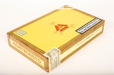 Lot 606 - A sealed, boxed set of twenty-five Montecristo...