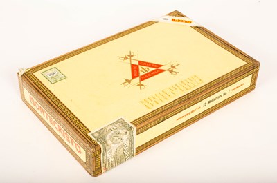 Lot 608 - A sealed, boxed set of twenty-five Montecristo...