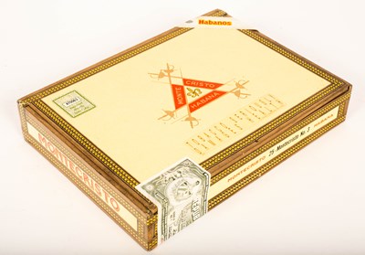 Lot 610 - A sealed, boxed set of twenty-five Montecristo...