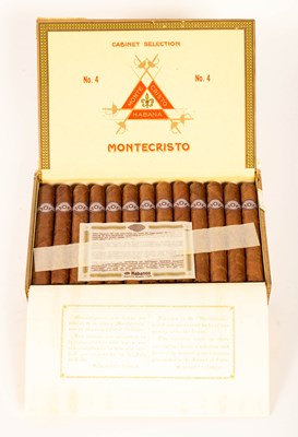 Lot 615 - An open, boxed set of twenty-five Montecristo...