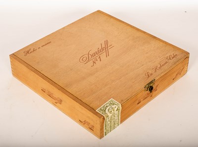 Lot 637 - A sealed, boxed set of twenty-five Davidoff No....