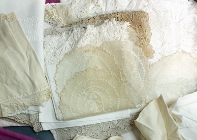 Lot 1018 - A box of lace table linen and other material