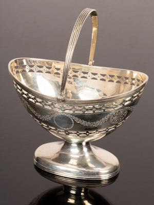 Lot 14 - A pierced silver sugar basket, Chester 1913,...