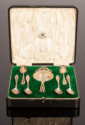 Lot 50 - A cased set of six silver teaspoons, D&A,...