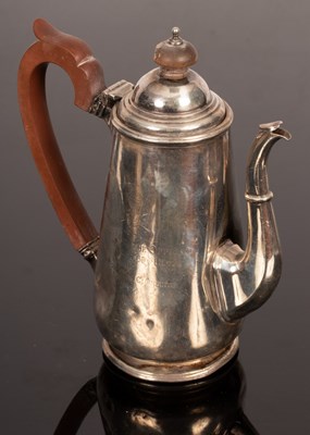 Lot 53 - A small silver coffee pot, London 1925, with...