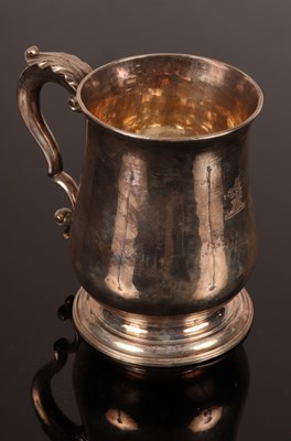 Lot 69 - An early George III silver mug, William Cripps,...
