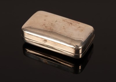 Lot 84 - A George III silver snuff box, Richard...