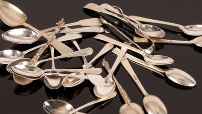 Lot 141 - A set of six Art Deco silver coffee spoons,...