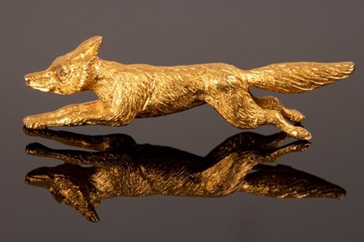 Lot 202 - An Edwardian 15ct yellow gold fox brooch, the...